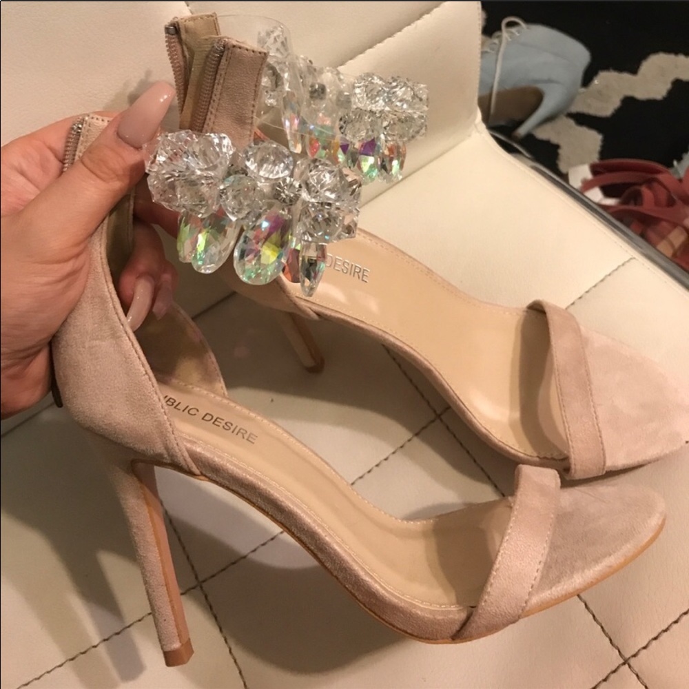 Amber Scholl old heels